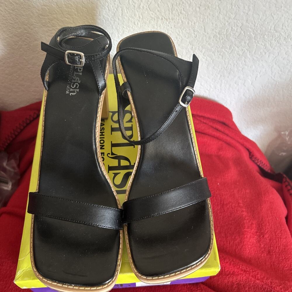 Women’s Splash Fashion Footwear Size 8 1/2 Black Leather Heels